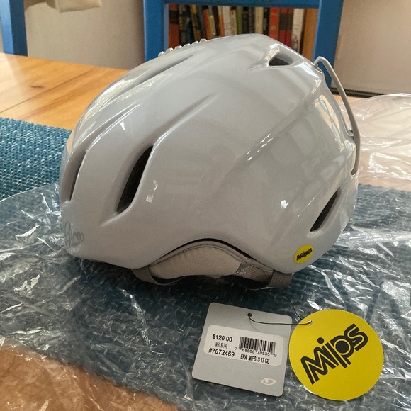 Giro ERA Ski Helmet - Picture 1 of 4